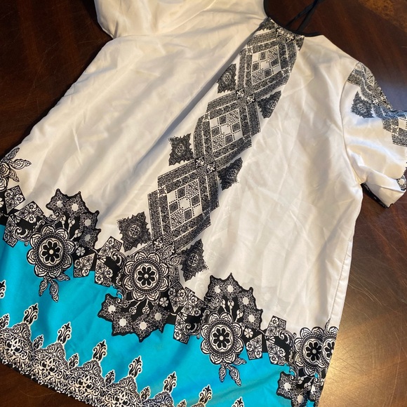 Chic Women's Blouse with Black and Blue Patterns - Picture 2 of 3